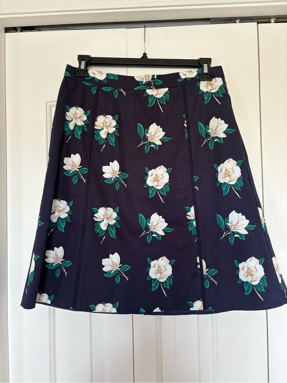 Draper James Floral A-Line Skirt in Navy with White Magnolia Print - Sz 4